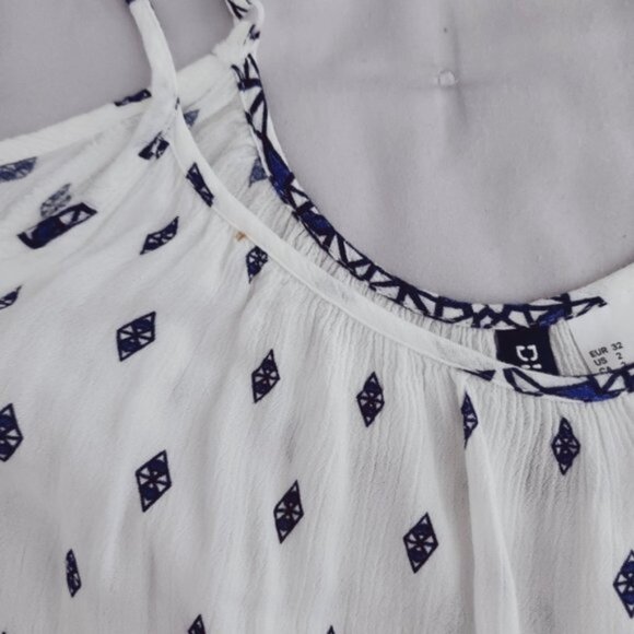 Boho H&M Divided Paisley Mozaic Cold Shoulder Top - Picture 9 of 15